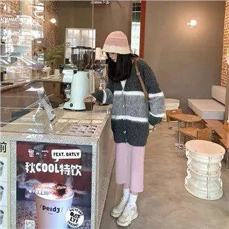 মোহায়ার ভি-নেক সোয়েটার কার্ডিগান